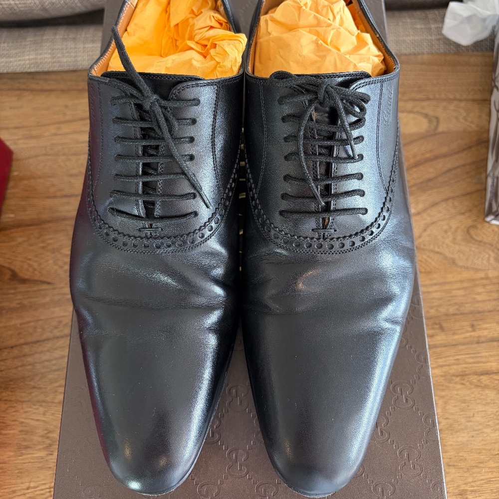 Gucci lace up dress shoes
